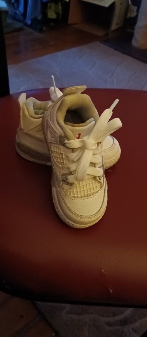 Boy's ORIG JORDAN TENNIS SHOES (6C)