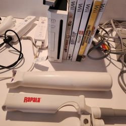 Nintendo WII (PLAYS GC) WITH 2 CONTROLLERS GAMES & MORE