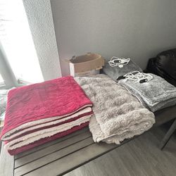 Blanket bundle 4 blankets