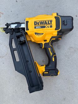 DEWALT 20-Volt 21° Cordless Framing Nailer (Tool-Only) New