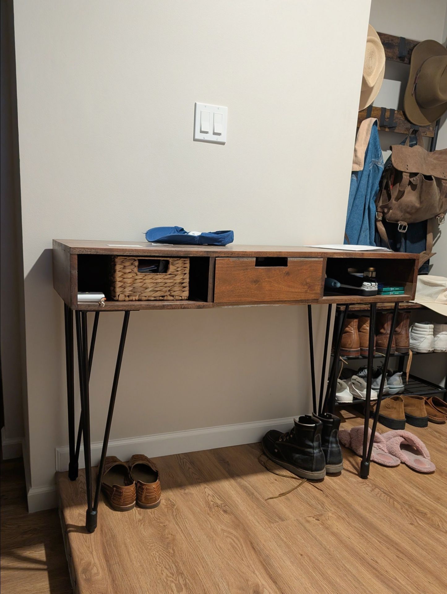 Entryway/ side table