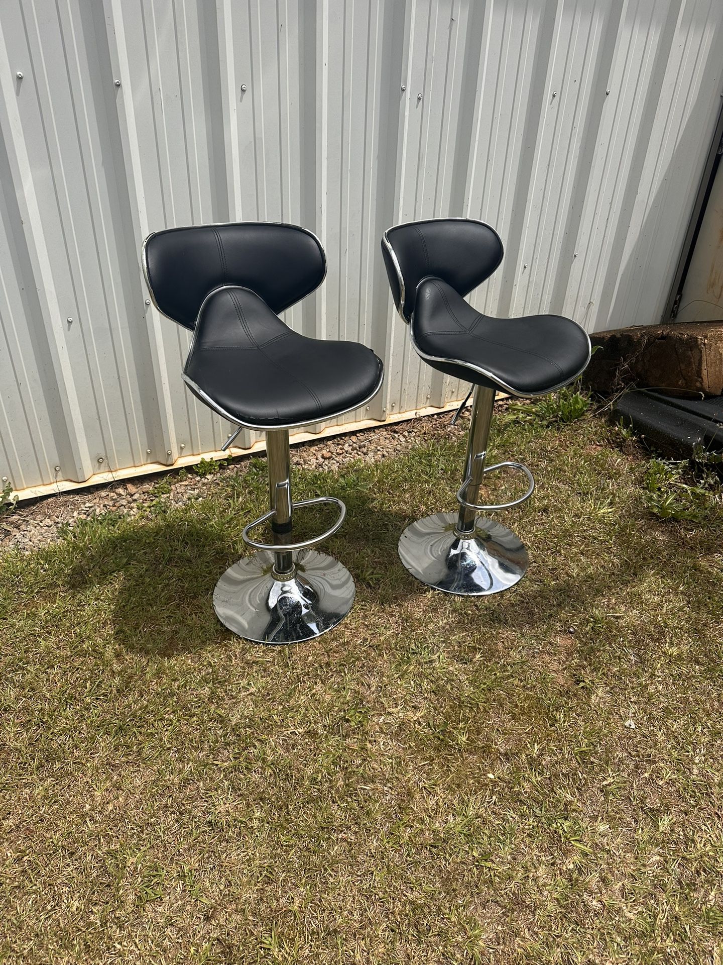 2 adjustable height bar stools