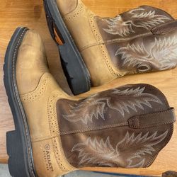 This is a pair of Ariat Men's Sierra Wide Square Toe Steel Toe Work Boots in aged bark brown leather. Size 11