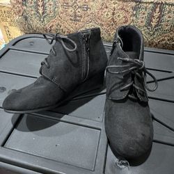 Girls (toddler) Size 13 Black Boots NEW