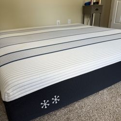 Serta iSeries Hybrid King Size Mattress 