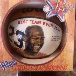 Michael Jordan Chicago Bulls Wilson Mini Basketball Best Team Ever 72-10 5-1/4"