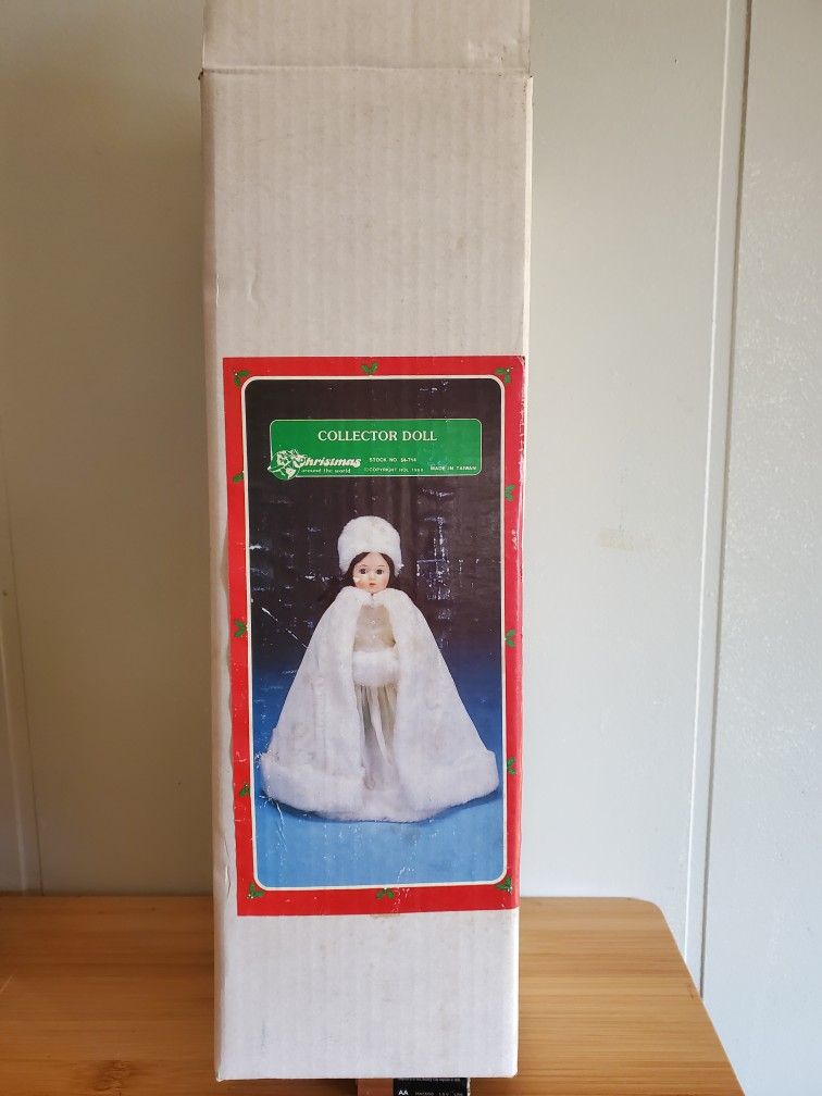 Vintage House of Lloyd 1988 "Christmas Around the World" Porcelain Doll.. 