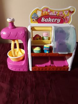 Shopkin bakery stand