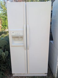 Kenmore 21.9 Cu.Ft Side by Side Refrigerator