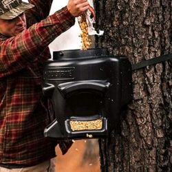 New Hunting Deer Feeder 50lb Capacity 