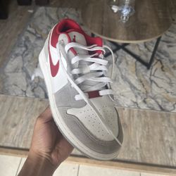 Air Jordan 1 Low “Gym Red / Light Smoke Grey”