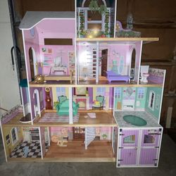 GIRLS DOLLHOUSE (affordable)