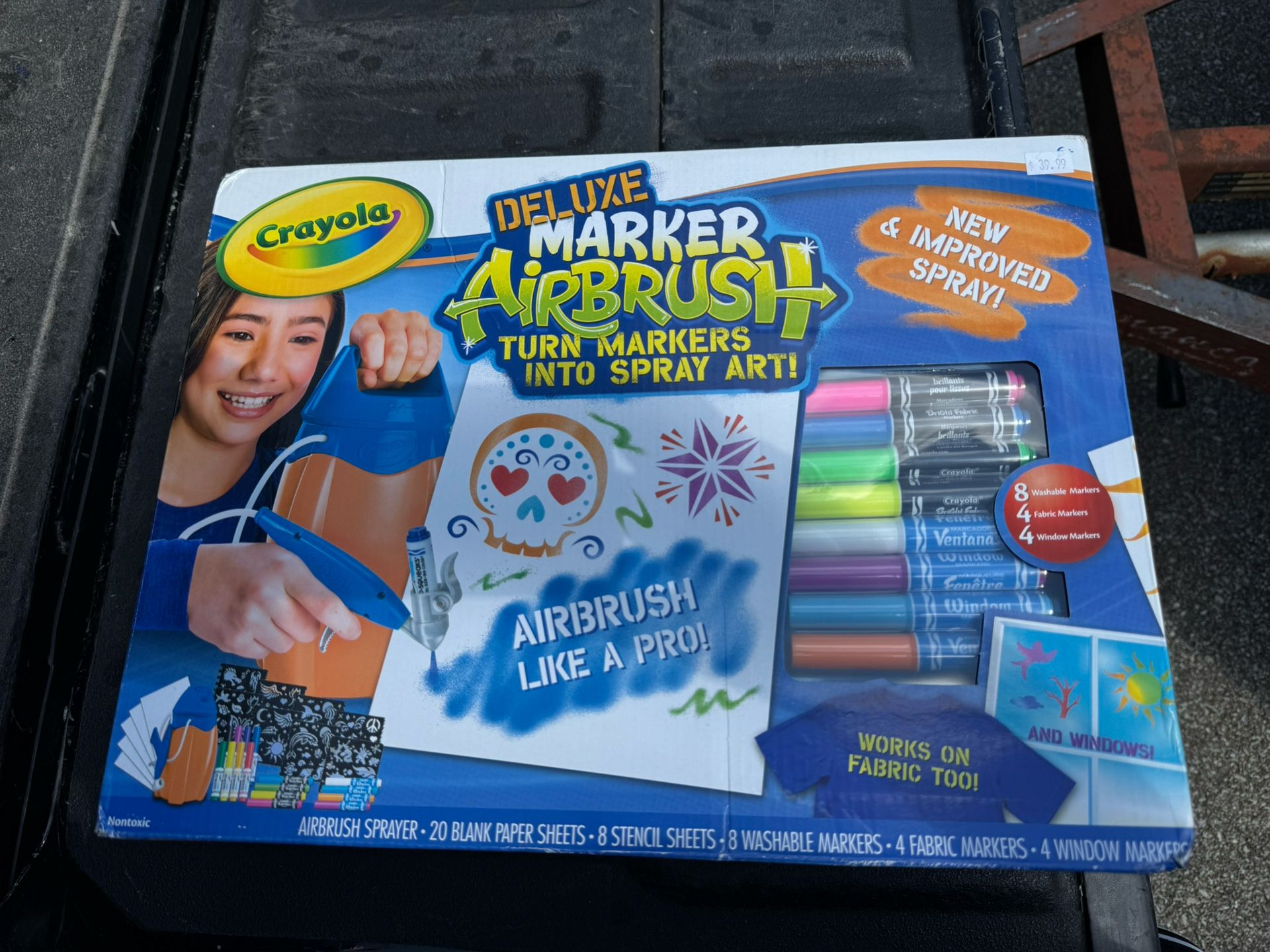 NEW IN BOX CRAYOLA MARKER AIRBRUSH DELUXE EDITION W/ SPRAYER,STENCILS,16 MARKERS