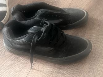 Black Low-Top Skate Sneakers