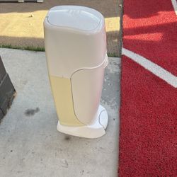 Baby Dipper Trash Can 