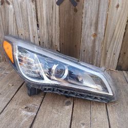 15-17 Hyundai sonata hid passenger side headlight