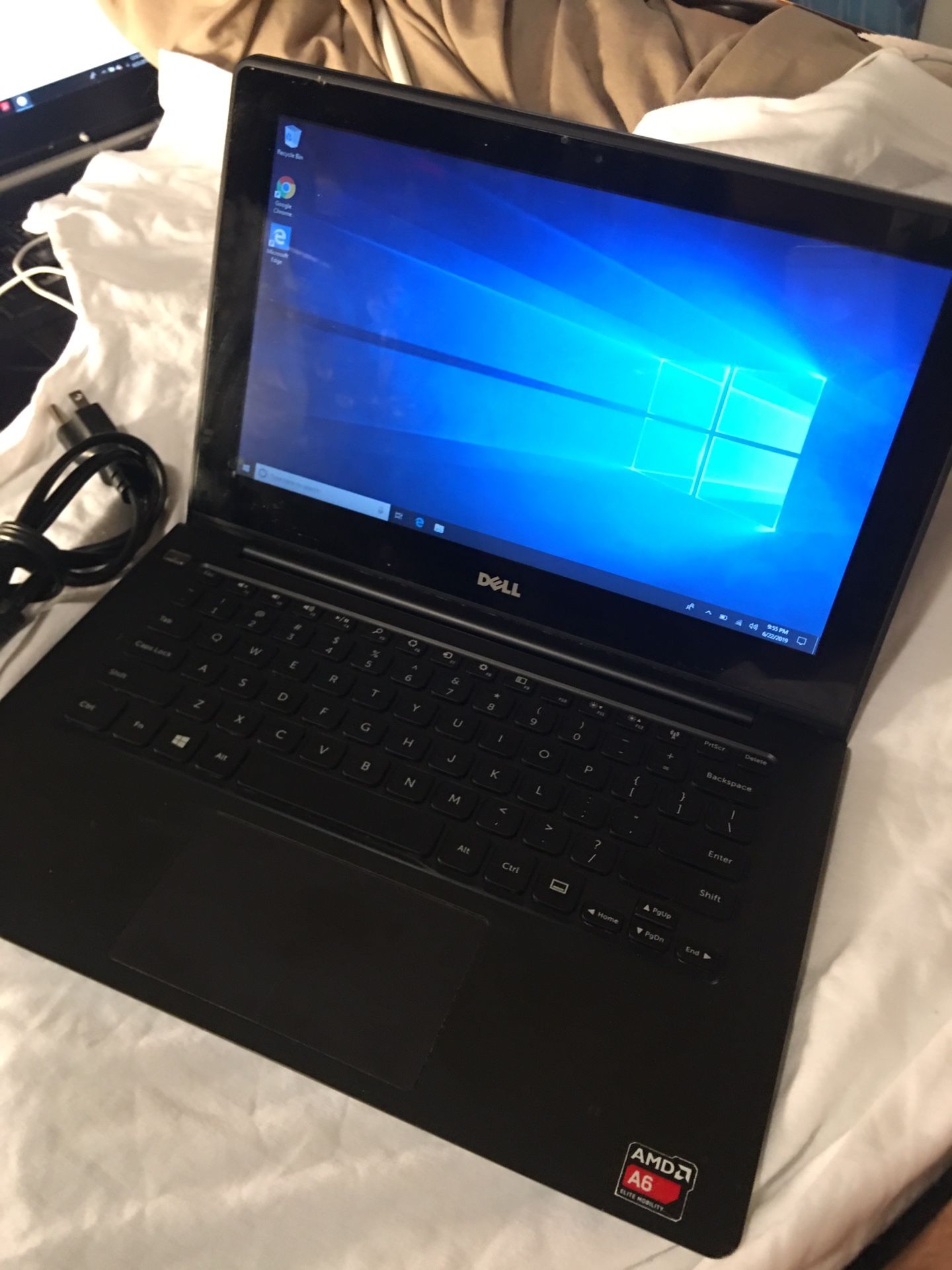 Dell 11.9 “ windows 500 GB 4Ram Touch screen webcam all works /w charger. 129$ Firm price