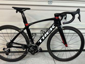 **For Sale: 2018 Trek Madone 9.9 Size 52 – High-Performance Road Bike!**
