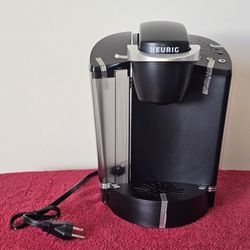  Coffee Maker That's Been Used Slightly In Good Shape 