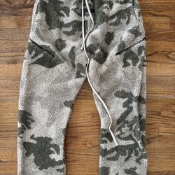 Fear of God Essentials Polar Fleece Camo Pants Size Medium Camouflage Streetwear