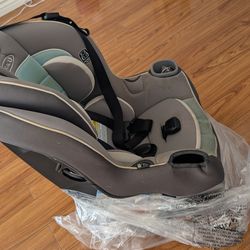 New Born and Toddler Car Seats ( price indicated is for both items, not each)