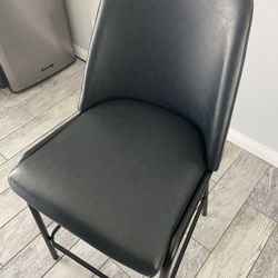 4 Counter Height Bar Stools 