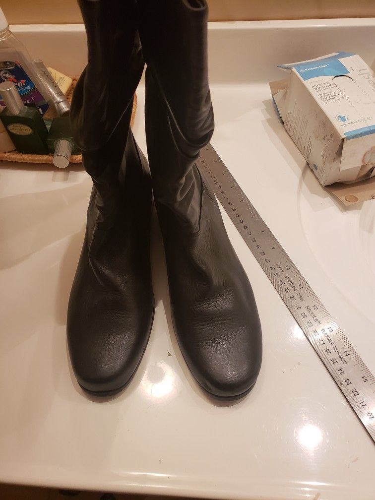 Womens Leather Boots NEW Size 7 1/3