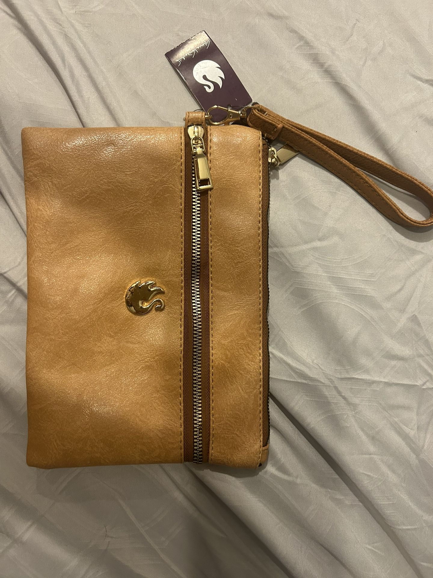 NWT Gloria VANDERBILT brown leather wristlet