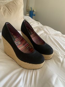 Black wedge shoes
