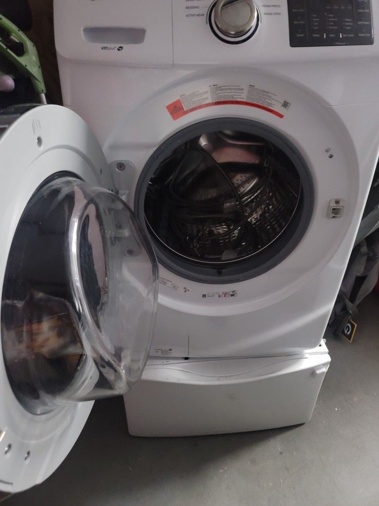 Washer/Dryer with Drawer Stand