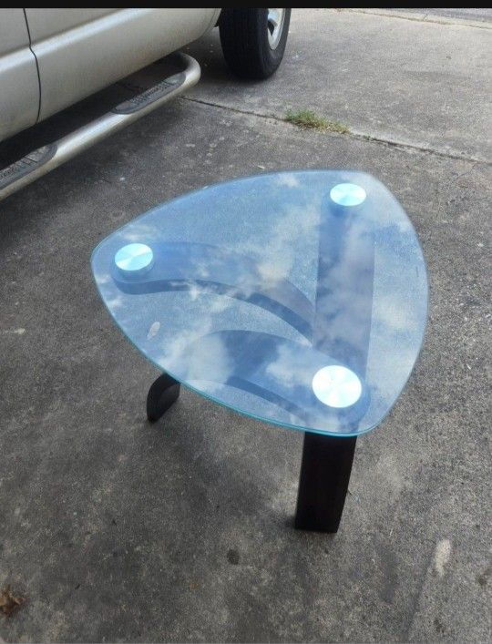 THICK TEMPERED GLASS WOOD END TABLE 2 Fr X 2 Ft,MPU