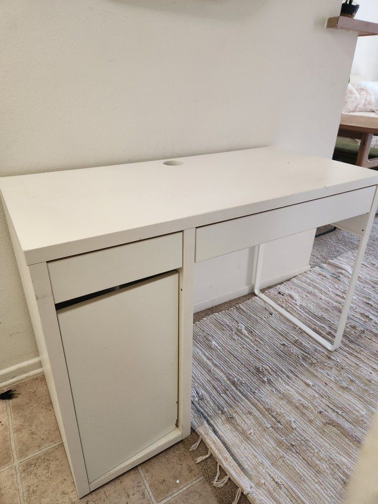 Ikea MICKE White Desk