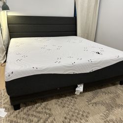 King Size Memory Foam Mattress 12” Thick.      All Sizes Available.      Same Say Delivery.     Brand New Mattress 