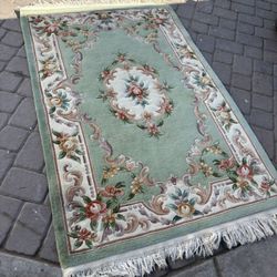 handmade rug 47x74 inch