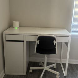 Micke Desk With chair