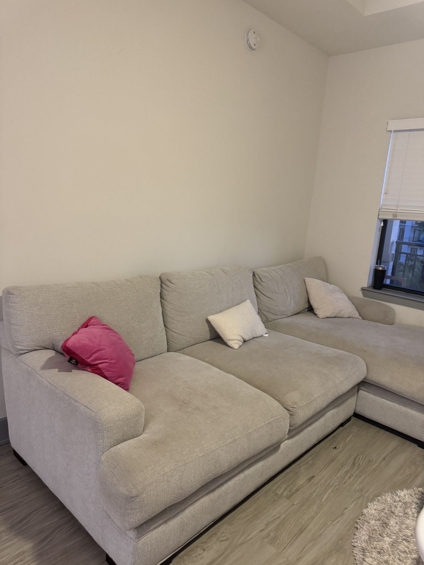 Cindy Crawford Bedford Park 2 Pc Left Arm Chaise Sectional couch