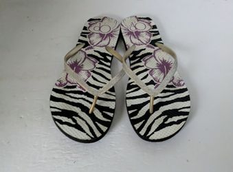 Ocean Pacific Woman's  Print Flip Flops with Floral Detail 11/12