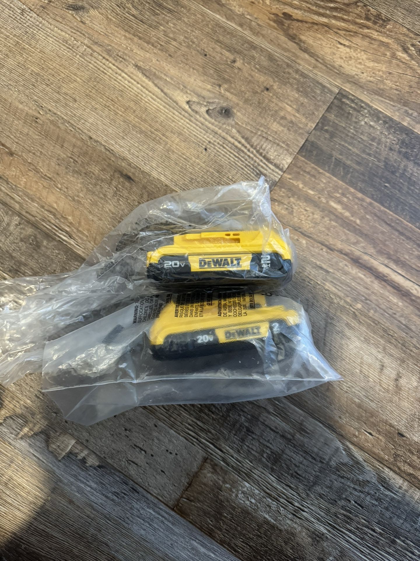 Dewalt 20v 2ah Battery Dewalt 20v 2ah Battery !!!!! Pick Up Only