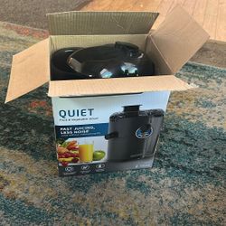 BLACK+DECKER Quiet Juicer (Like New in Box)