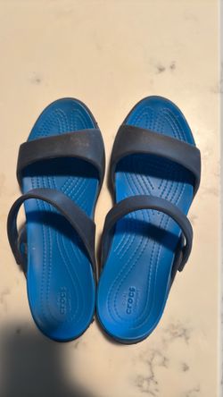 Navy/blue crocks size 8