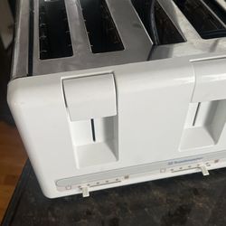 Four Toast Toaster