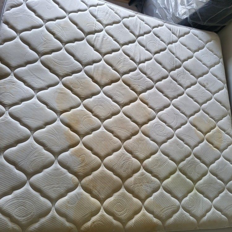 King Matress Free