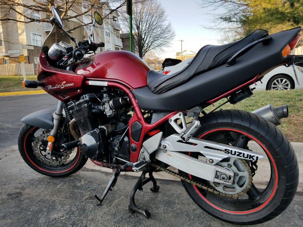 Motorcycle - Suzuki 1200 S