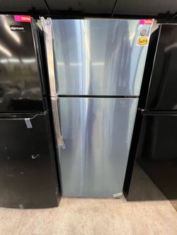 GE Top-Freezer Refrigerator Stainless Steel with ice maker