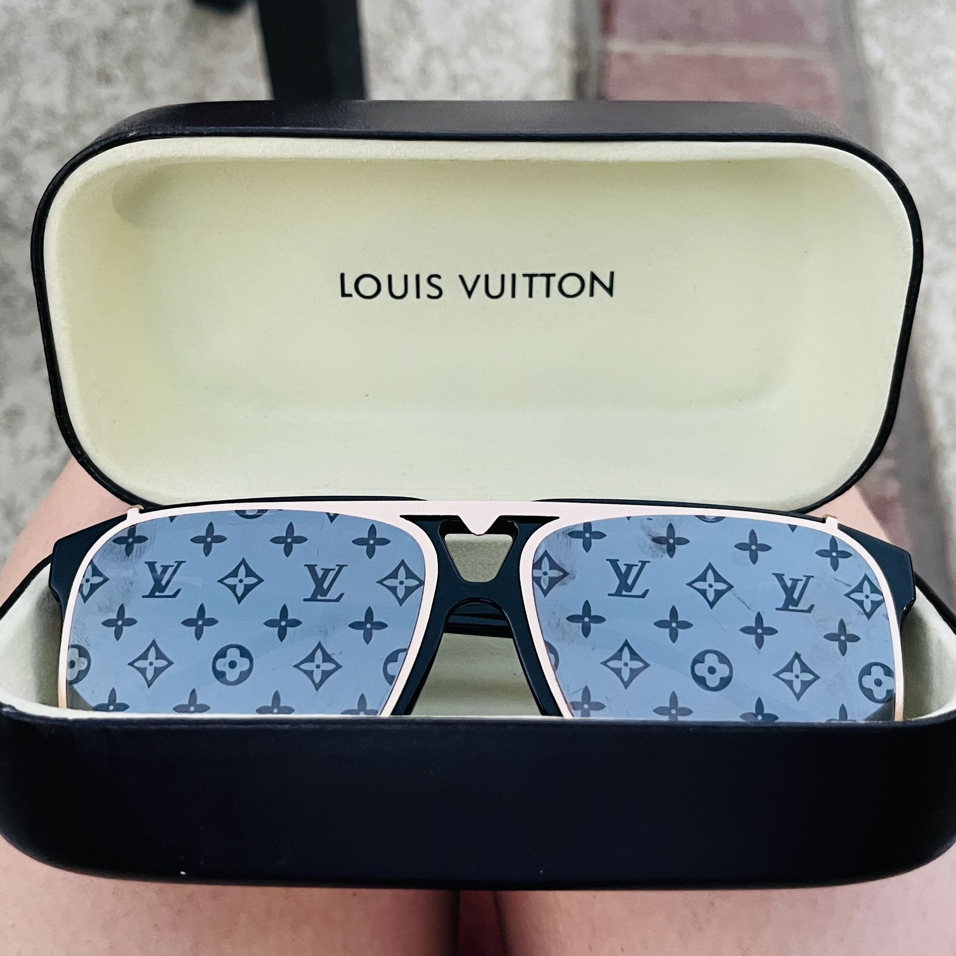 LV Stunning 2 Frame Glasses With Case