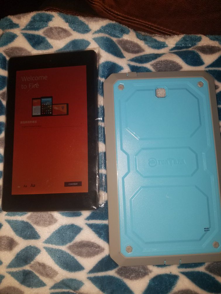 AMAZON FIRE TABLET L-2338 WITH PROTECTIVE CASE BOTH BRAND NEW TABLET NEVER BEEN SET BIYER CAN SET UP.