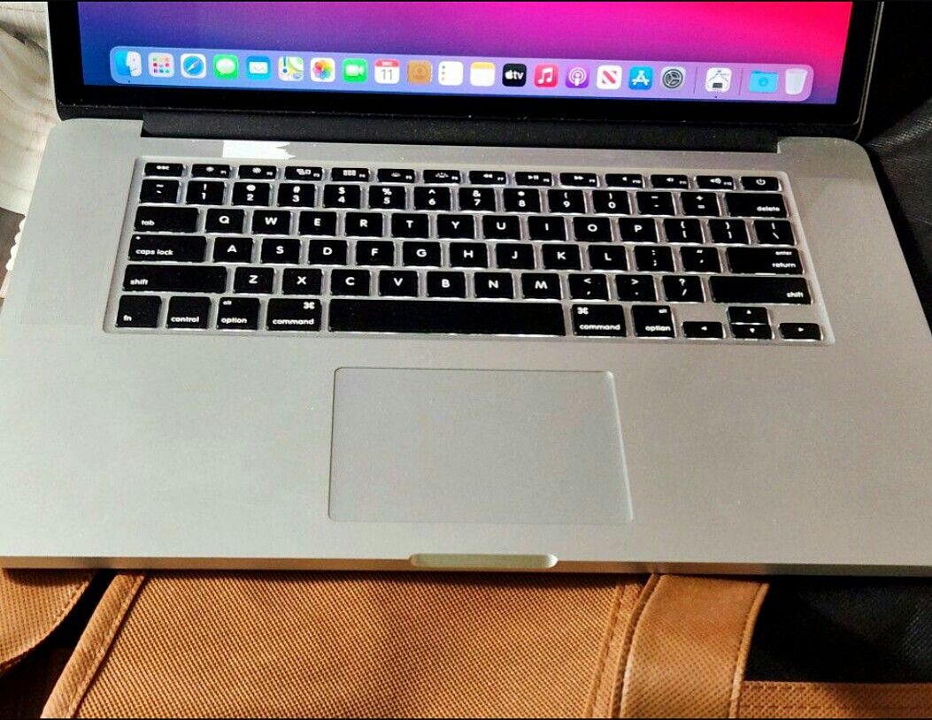 apple Macbook Pro Intel i5 8gb Ram 500gb HD 13.3" Big Sur Working Great