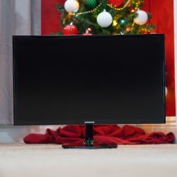 Samsung 24" Curved 1080p60 Monitor (LC24F392FHNXZA)