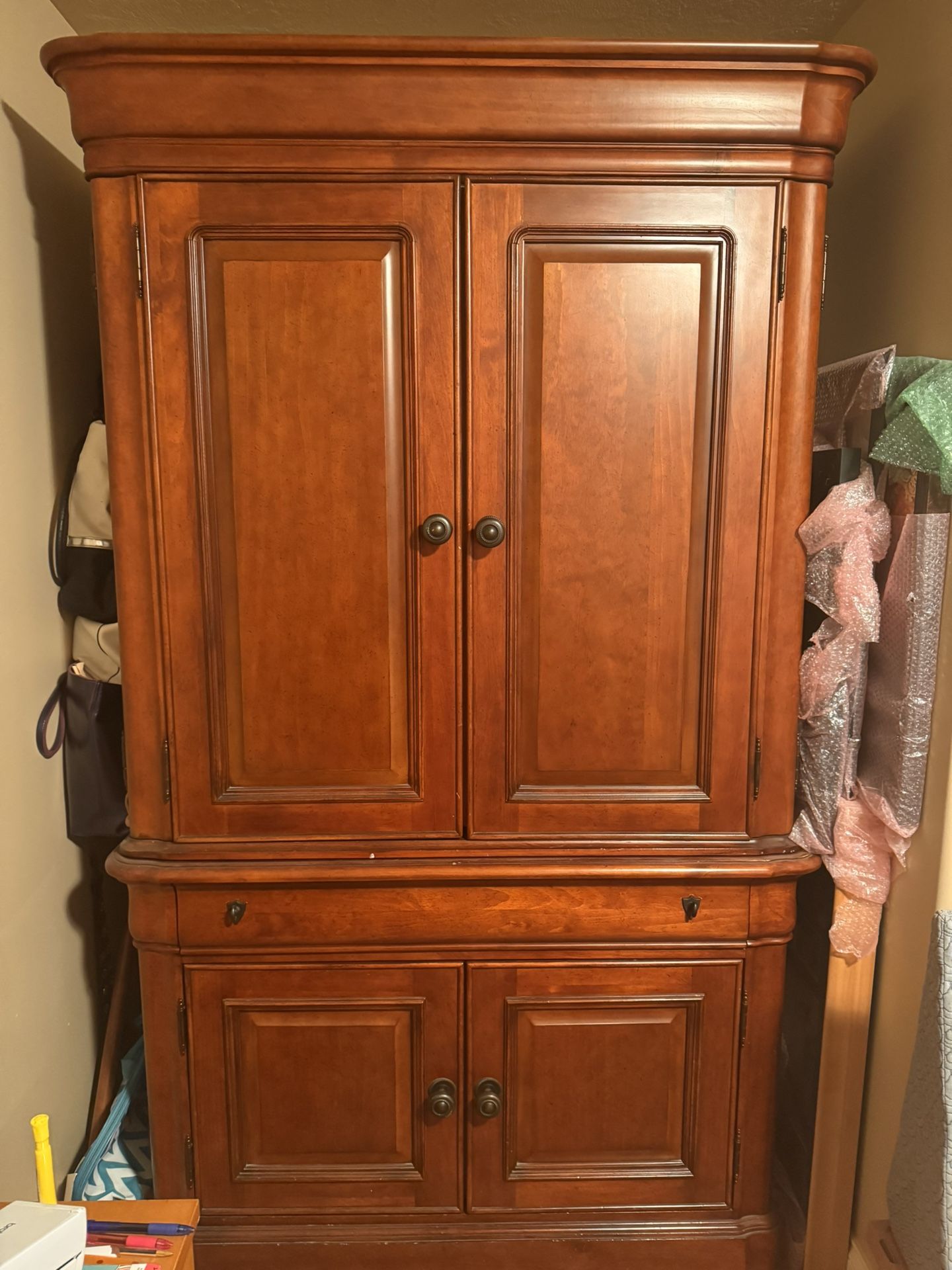 Armoire High Quality Nice Wood