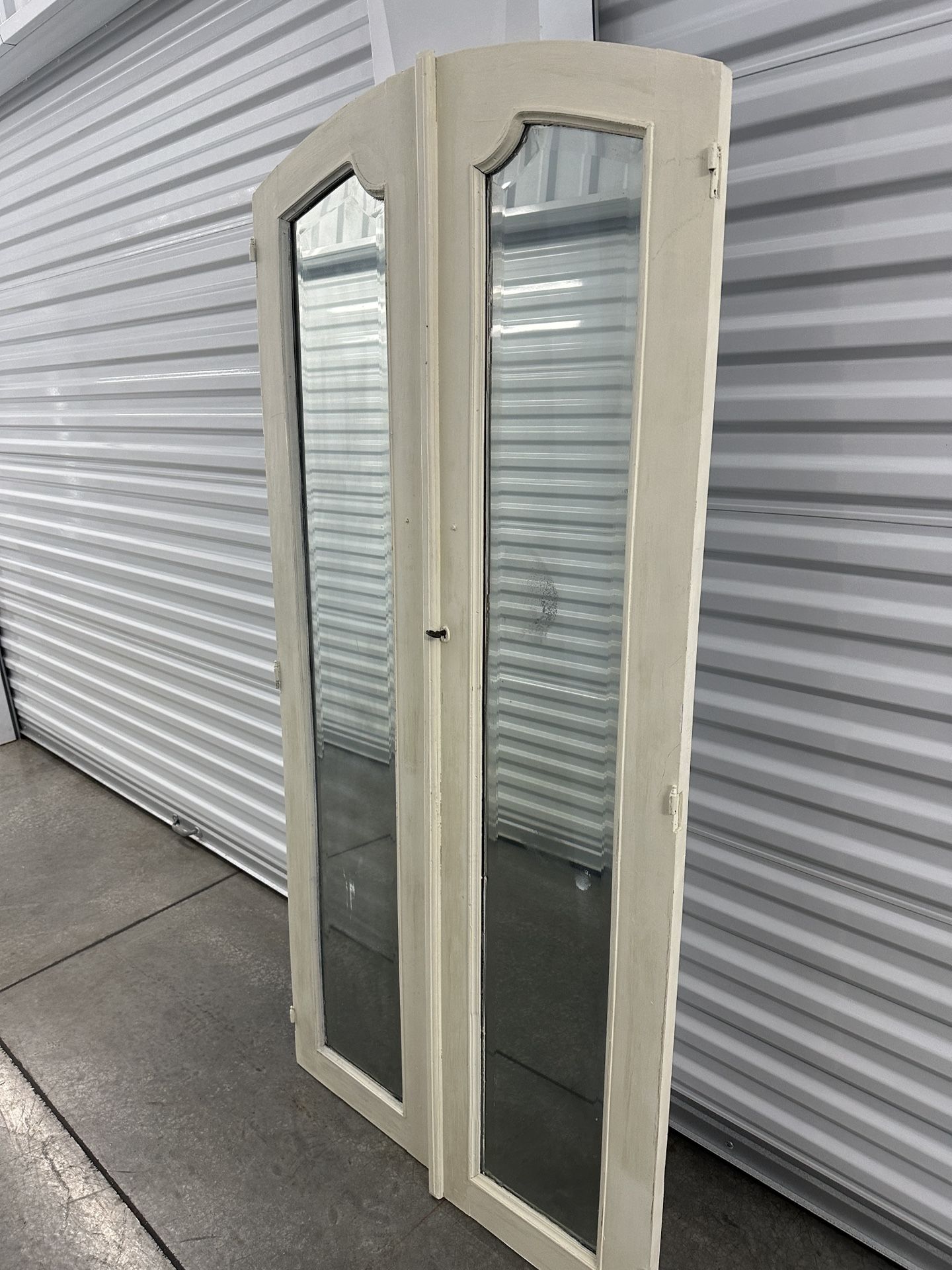 Stunning Arched Mirrored Doors